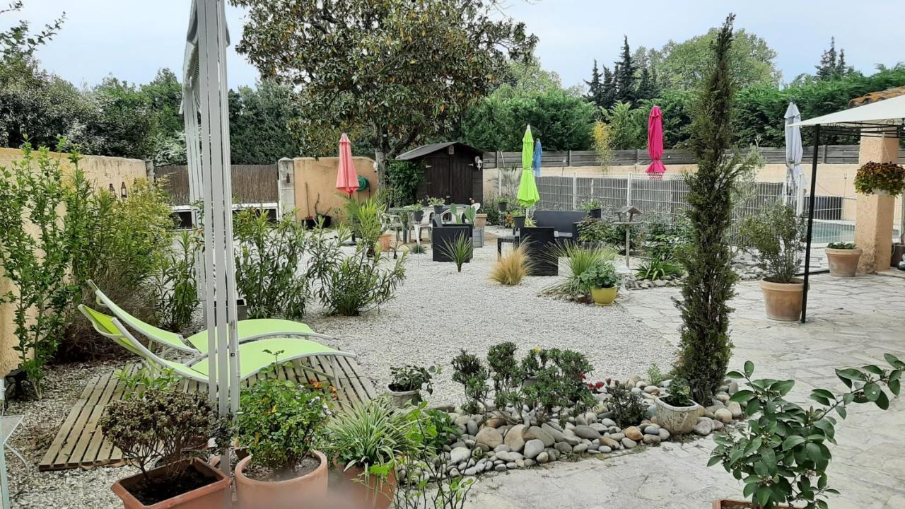 Le Mas D'Hubert L'Isle-sur-la-Sorgue Exterior photo