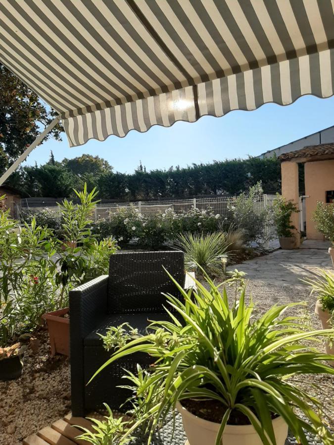 Le Mas D'Hubert L'Isle-sur-la-Sorgue Exterior photo