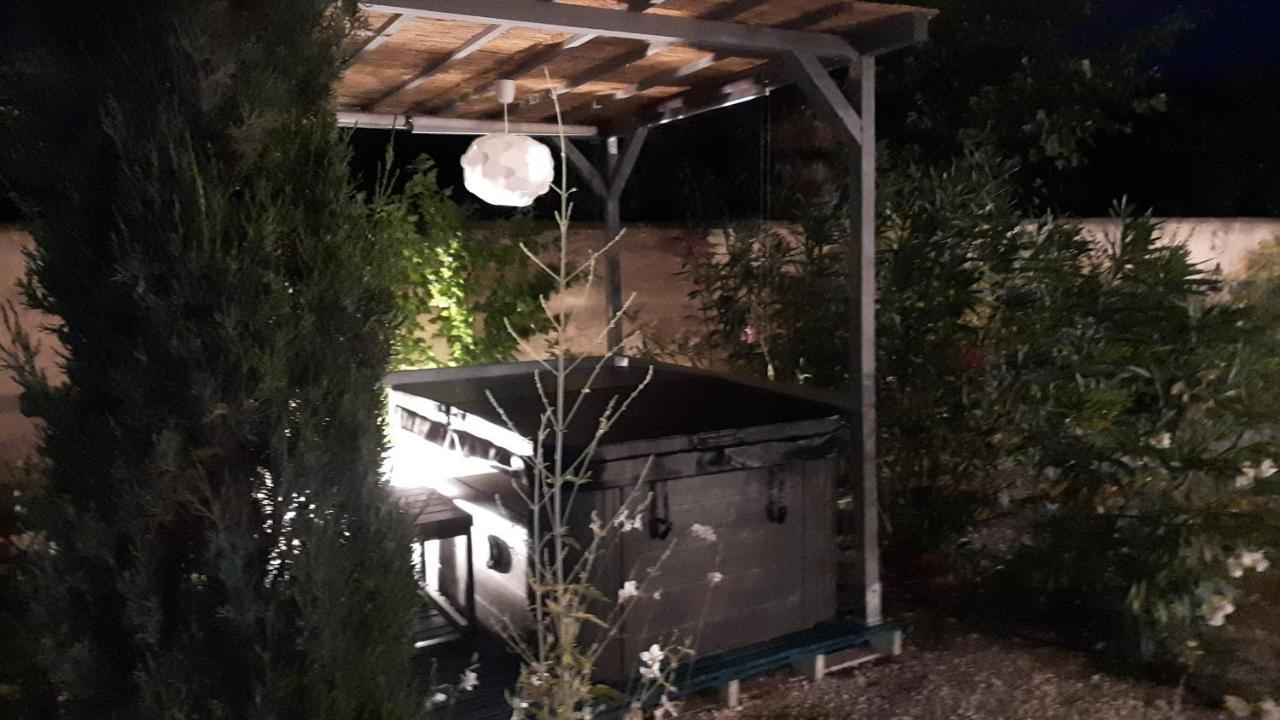 Le Mas D'Hubert L'Isle-sur-la-Sorgue Exterior photo
